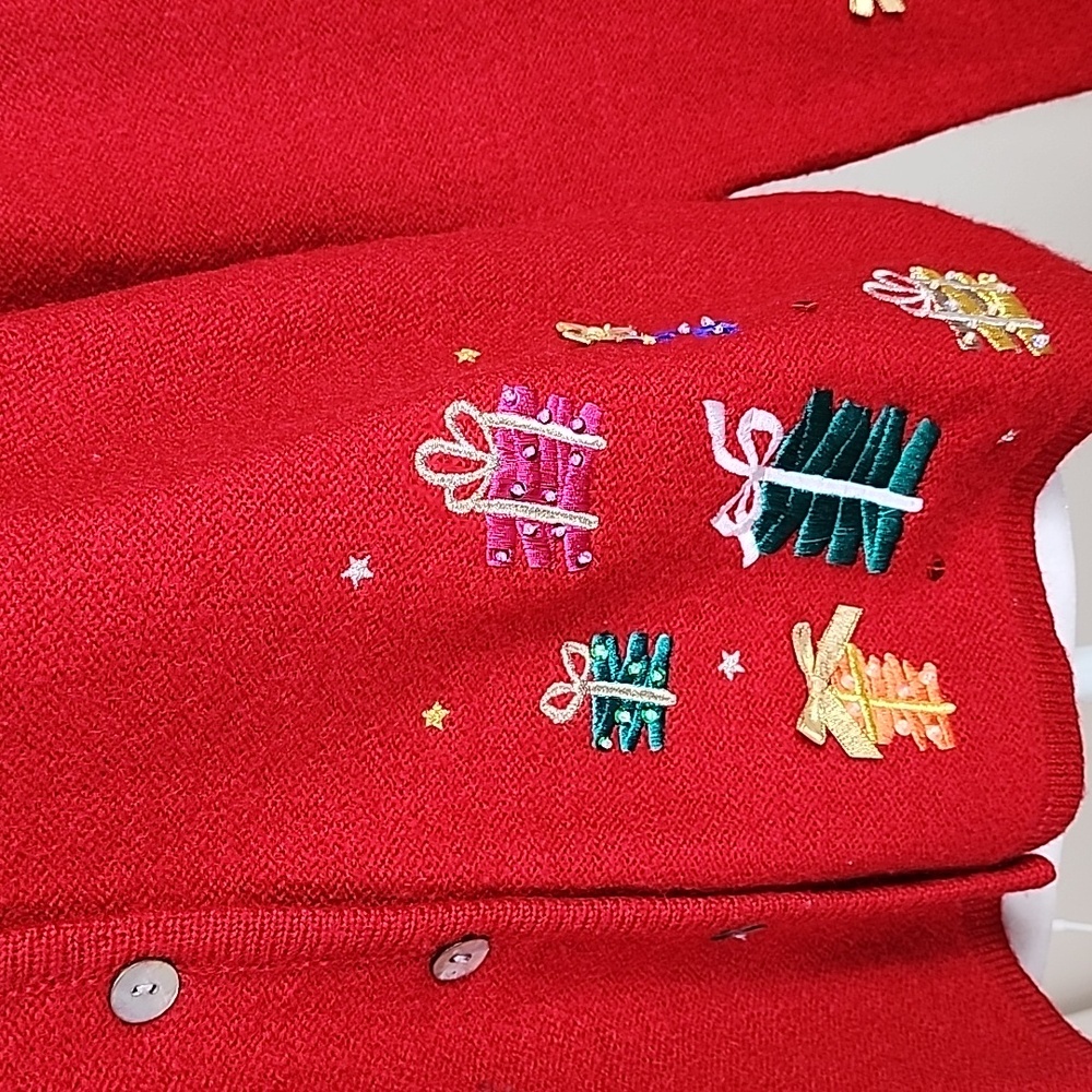 Karen Scott Sport 100% Wool Embroidered Holiday Presents Button Front Cardigan - Picture 5 of 9
